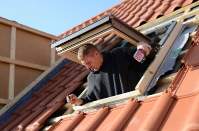 Pose de fenêtres de toit Velux à Orrouer